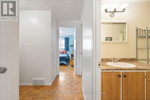 43 Valewood Crescent, Ottawa, ON - Indoor Photo Showing Bathroom