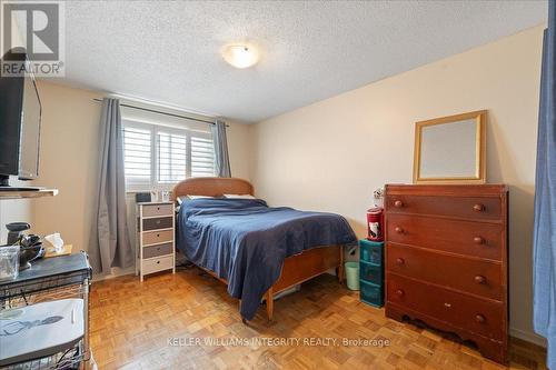 43 Valewood Crescent, Ottawa, ON - Indoor Photo Showing Bedroom