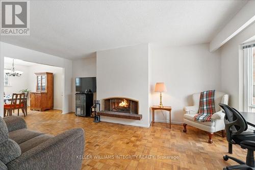 43 Valewood Crescent, Ottawa, ON - Indoor Photo Showing Living Room