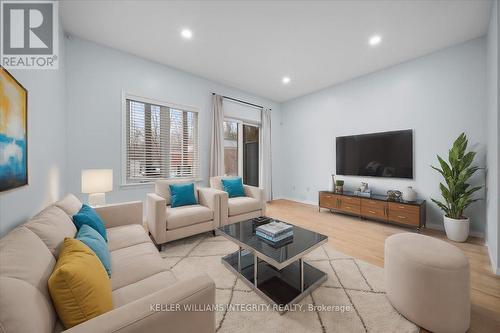 1 - 795 Montreal Road, Ottawa, ON - Indoor Photo Showing Living Room