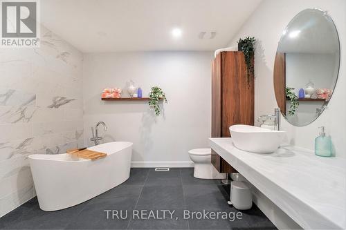 418 Statewood Drive, Ottawa, ON - Indoor Photo Showing Bathroom