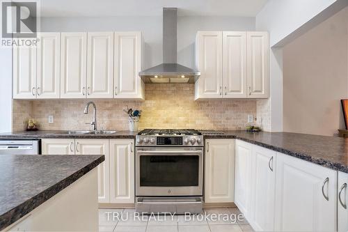 418 Statewood Drive, Ottawa, ON - Indoor Photo Showing Kitchen With Double Sink With Upgraded Kitchen