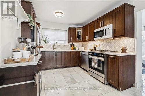 418 Upper Wellington Street, Hamilton (Centremount), ON - Indoor Photo Showing Kitchen With Upgraded Kitchen