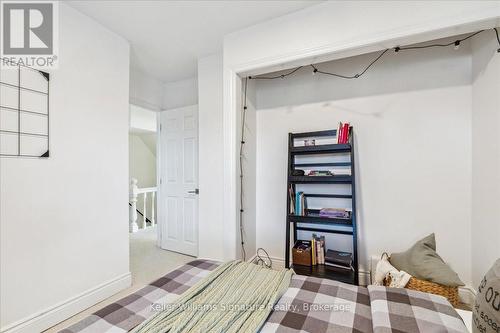 418 Upper Wellington Street, Hamilton (Centremount), ON - Indoor Photo Showing Bedroom