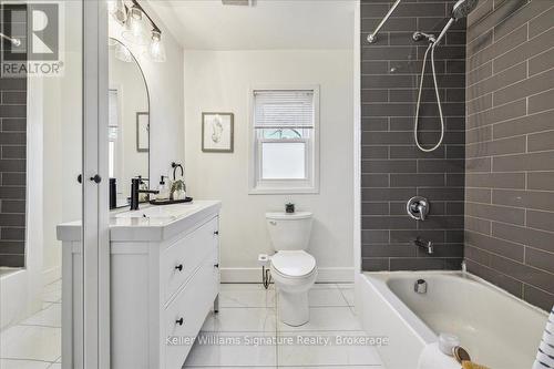 418 Upper Wellington Street, Hamilton (Centremount), ON - Indoor Photo Showing Bathroom