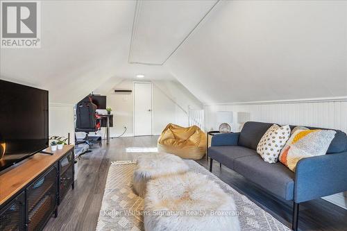 418 Upper Wellington Street, Hamilton (Centremount), ON - Indoor Photo Showing Living Room