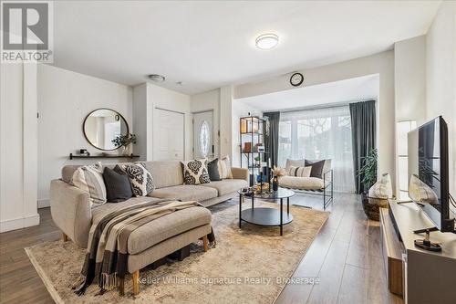 418 Upper Wellington Street, Hamilton (Centremount), ON - Indoor Photo Showing Living Room