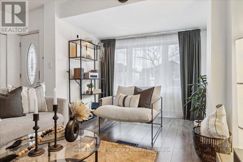 418 Upper Wellington Street, Hamilton (Centremount), ON - Indoor Photo Showing Living Room