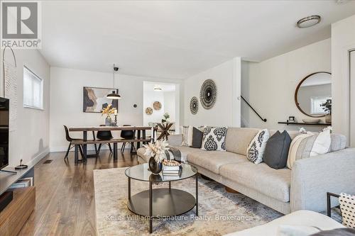 418 Upper Wellington Street, Hamilton (Centremount), ON - Indoor Photo Showing Living Room