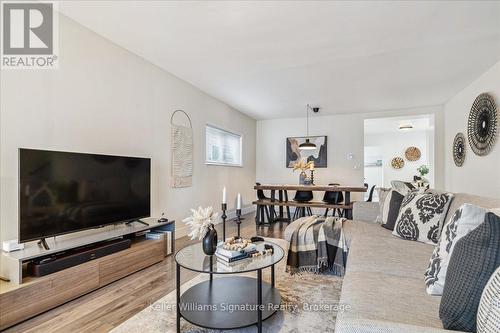 418 Upper Wellington Street, Hamilton (Centremount), ON - Indoor Photo Showing Living Room