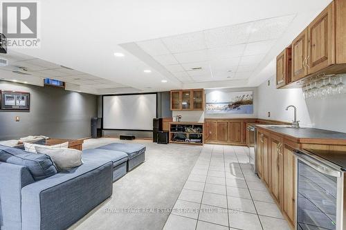 5194 Tydman Way, Burlington, ON - Indoor Photo Showing Kitchen With Double Sink