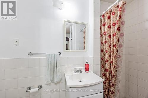 502 Midland Avenue, Toronto, ON - Indoor Photo Showing Bathroom