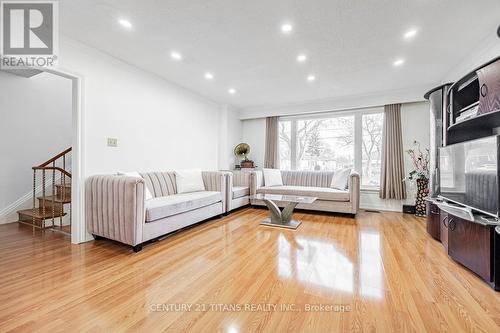 502 Midland Avenue, Toronto, ON - Indoor Photo Showing Living Room