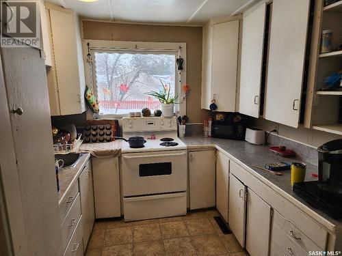 702 Athol Street, Regina, SK - Indoor Photo Showing Kitchen