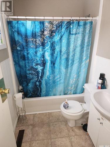 702 Athol Street, Regina, SK - Indoor Photo Showing Bathroom