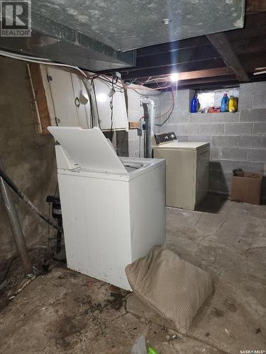 702 Athol Street, Regina, SK - Indoor Photo Showing Laundry Room