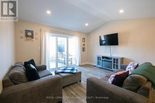 25 Lehtinen Crescent, Belleville, ON - Indoor Photo Showing Living Room