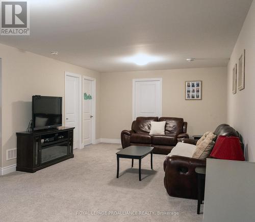 25 Lehtinen Crescent, Belleville, ON - Indoor Photo Showing Living Room