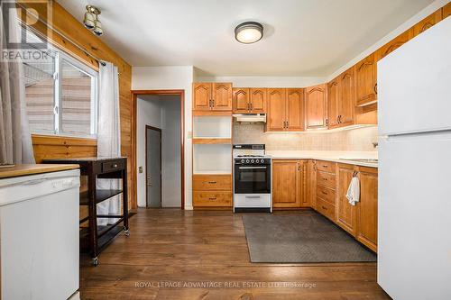 18 Mclean Boulevard, Perth, ON - Indoor Photo Showing Kitchen