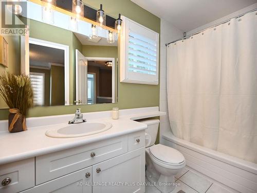 2554 Dashwood Drive, Oakville, ON - Indoor Photo Showing Bathroom