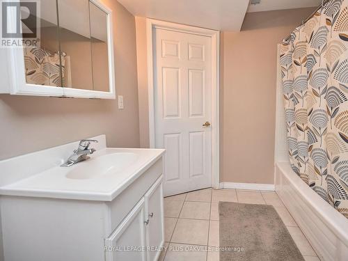 2554 Dashwood Drive, Oakville, ON - Indoor Photo Showing Bathroom