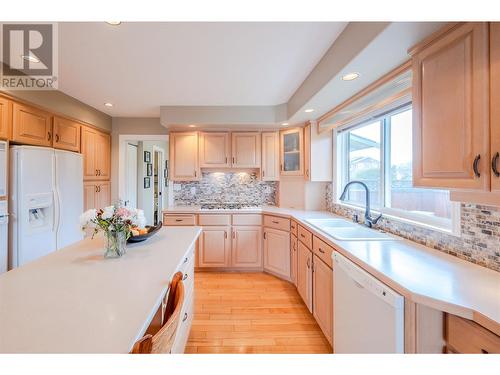 171 Westview Drive, Penticton, BC - Indoor Photo Showing Kitchen