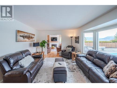 171 Westview Drive, Penticton, BC - Indoor Photo Showing Living Room