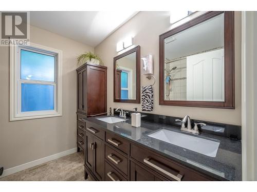 171 Westview Drive, Penticton, BC - Indoor Photo Showing Bathroom