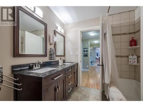 171 Westview Drive, Penticton, BC - Indoor Photo Showing Bathroom