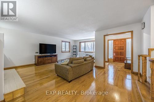 63 Riverside Drive, Toronto, ON - Indoor Photo Showing Living Room