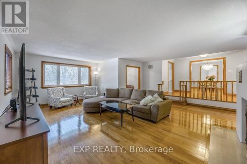 63 Riverside Drive, Toronto, ON - Indoor Photo Showing Living Room