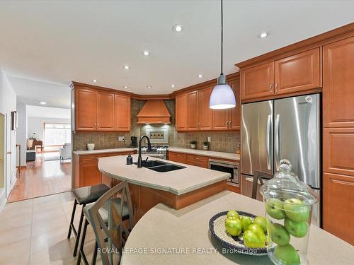 2368 Folkway Dr, Mississauga, ON - Indoor Photo Showing Kitchen With Double Sink