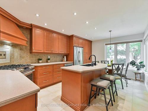 2368 Folkway Dr, Mississauga, ON - Indoor Photo Showing Kitchen With Upgraded Kitchen