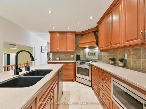 2368 Folkway Dr, Mississauga, ON - Indoor Photo Showing Kitchen With Double Sink