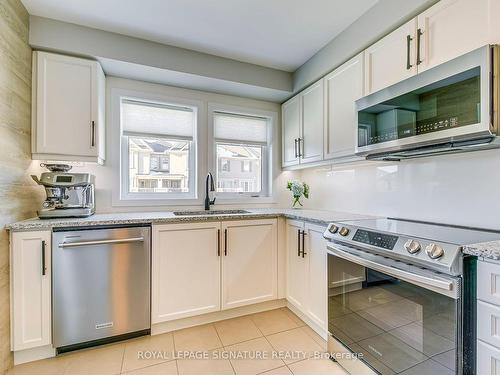 314 Jemima Dr, Oakville, ON - Indoor Photo Showing Kitchen With Stainless Steel Kitchen