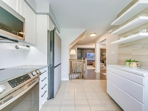 314 Jemima Dr, Oakville, ON - Indoor Photo Showing Kitchen