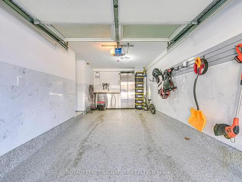 314 Jemima Dr, Oakville, ON - Indoor Photo Showing Garage