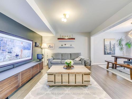 314 Jemima Dr, Oakville, ON - Indoor Photo Showing Living Room