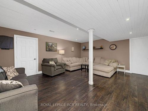 1614 Sumach Rd, Caledon, ON - Indoor Photo Showing Living Room