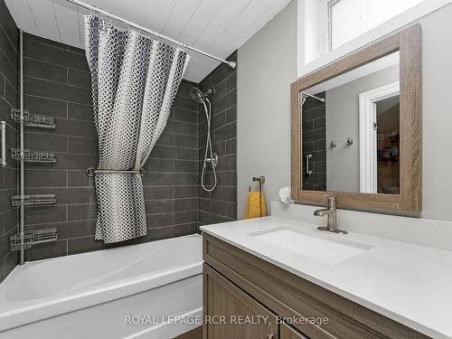 1614 Sumach Rd, Caledon, ON - Indoor Photo Showing Bathroom