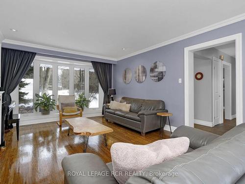 1614 Sumach Rd, Caledon, ON - Indoor Photo Showing Living Room