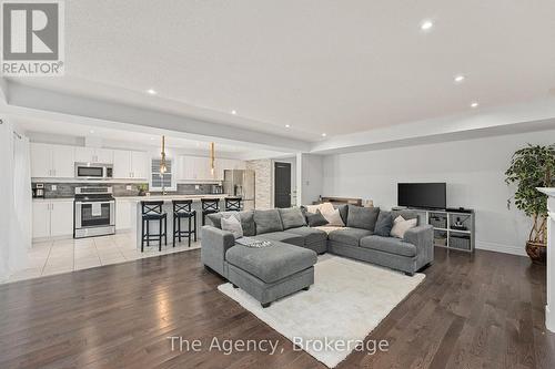 290 Pine Street, Gravenhurst (Wood (Gravenhurst)), ON - Indoor Photo Showing Living Room