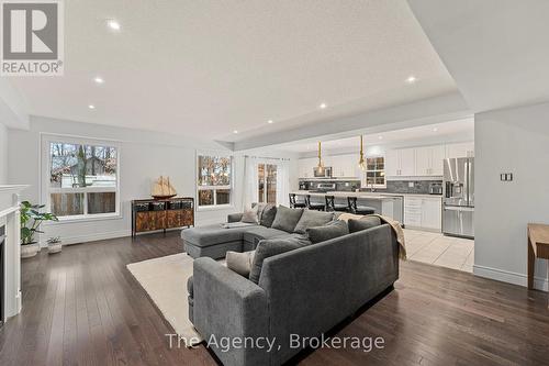 290 Pine Street, Gravenhurst (Wood (Gravenhurst)), ON - Indoor Photo Showing Living Room