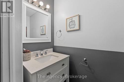 290 Pine Street, Gravenhurst (Wood (Gravenhurst)), ON - Indoor Photo Showing Bathroom