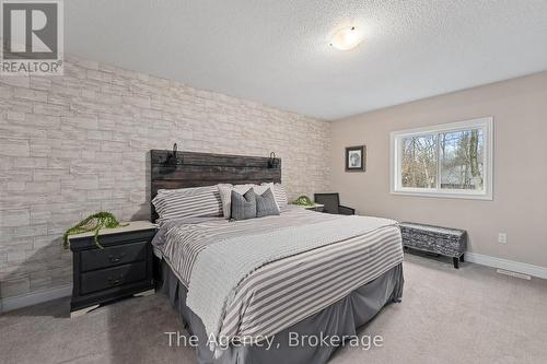 290 Pine Street, Gravenhurst (Wood (Gravenhurst)), ON - Indoor Photo Showing Bedroom