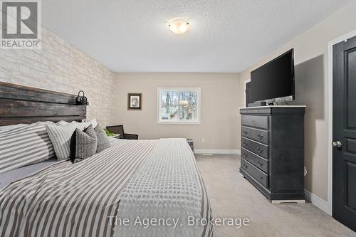 290 Pine Street, Gravenhurst (Wood (Gravenhurst)), ON - Indoor Photo Showing Bedroom