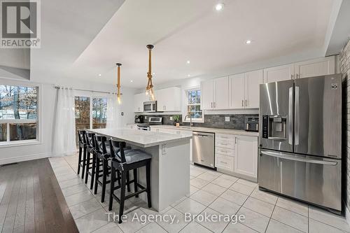 290 Pine Street, Gravenhurst (Wood (Gravenhurst)), ON - Indoor Photo Showing Kitchen With Upgraded Kitchen