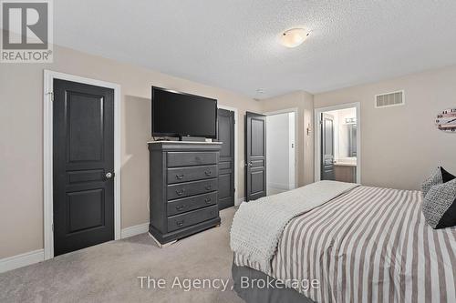 290 Pine Street, Gravenhurst (Wood (Gravenhurst)), ON - Indoor Photo Showing Bedroom