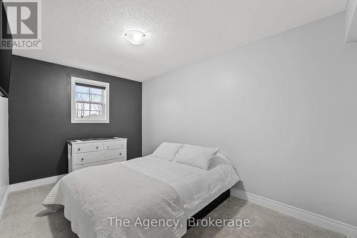 290 Pine Street, Gravenhurst (Wood (Gravenhurst)), ON - Indoor Photo Showing Bedroom