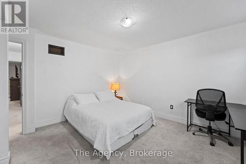 290 Pine Street, Gravenhurst (Wood (Gravenhurst)), ON - Indoor Photo Showing Bedroom